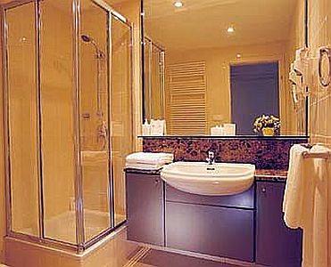 Adina apartman hotel - fürdőszoba - Adina Apartman Hotel Budapest, budapesti apartmanok a Nyugati pályaudvar közelében