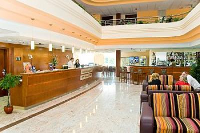 Airport Hotel Budapest**** recepciója Budapesten - ✔️ Airport Hotel Budapest**** - Akciós Airport Hotel a repülőtérnél ingyenes reptéri transzferrel