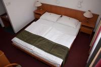 3* Hotel Griff Budapest kényelmes franciaágyas szobája