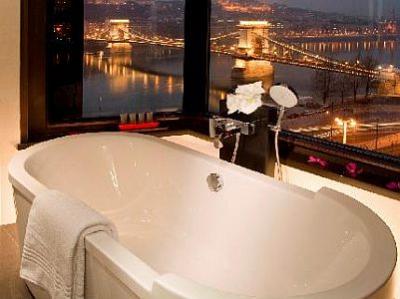 5* Sofitel szálloda luxus fürdőszobája Budapesten - Sofitel Budapest***** - Luxus hotel csodálatos kilátással a Dunára és a Budai várra
